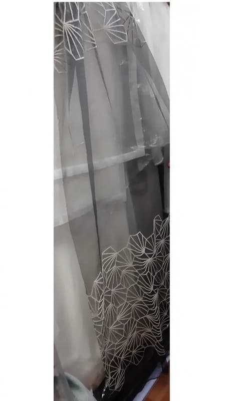 DA-018 pilkas su kriauklės formos ornamentais