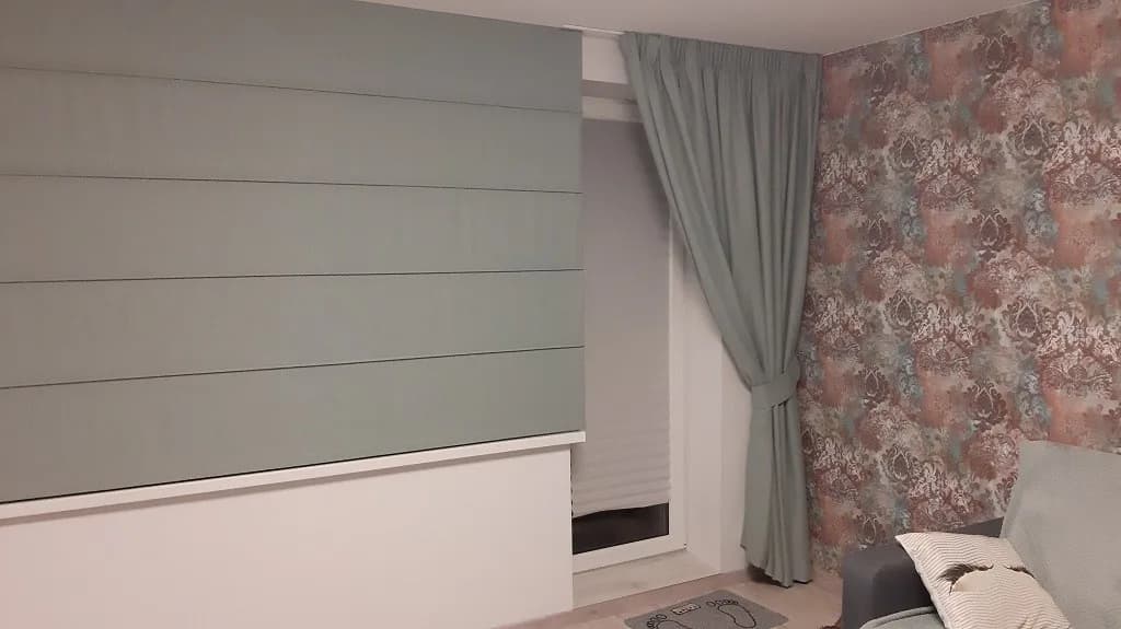20191115 romanetė ir užuolaida iš audinio 63600 sp.01