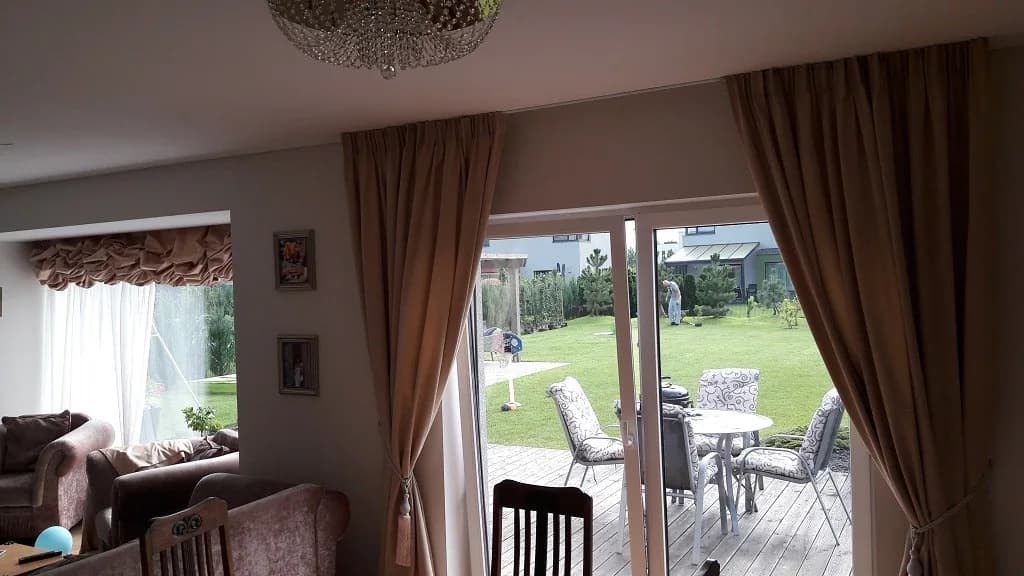 20170910 užuolaidos svetainėje